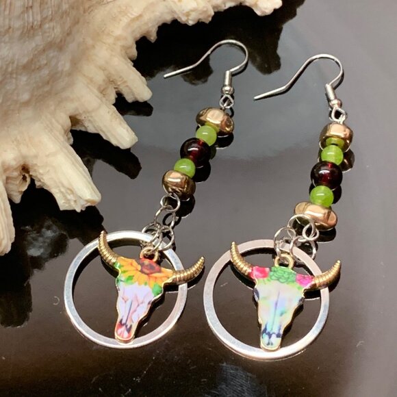 Long Horn Cow Cattle Skull Gemstone Beads Dangle Handmade Pierced Earrings LR130 - Picture 1 of 5
